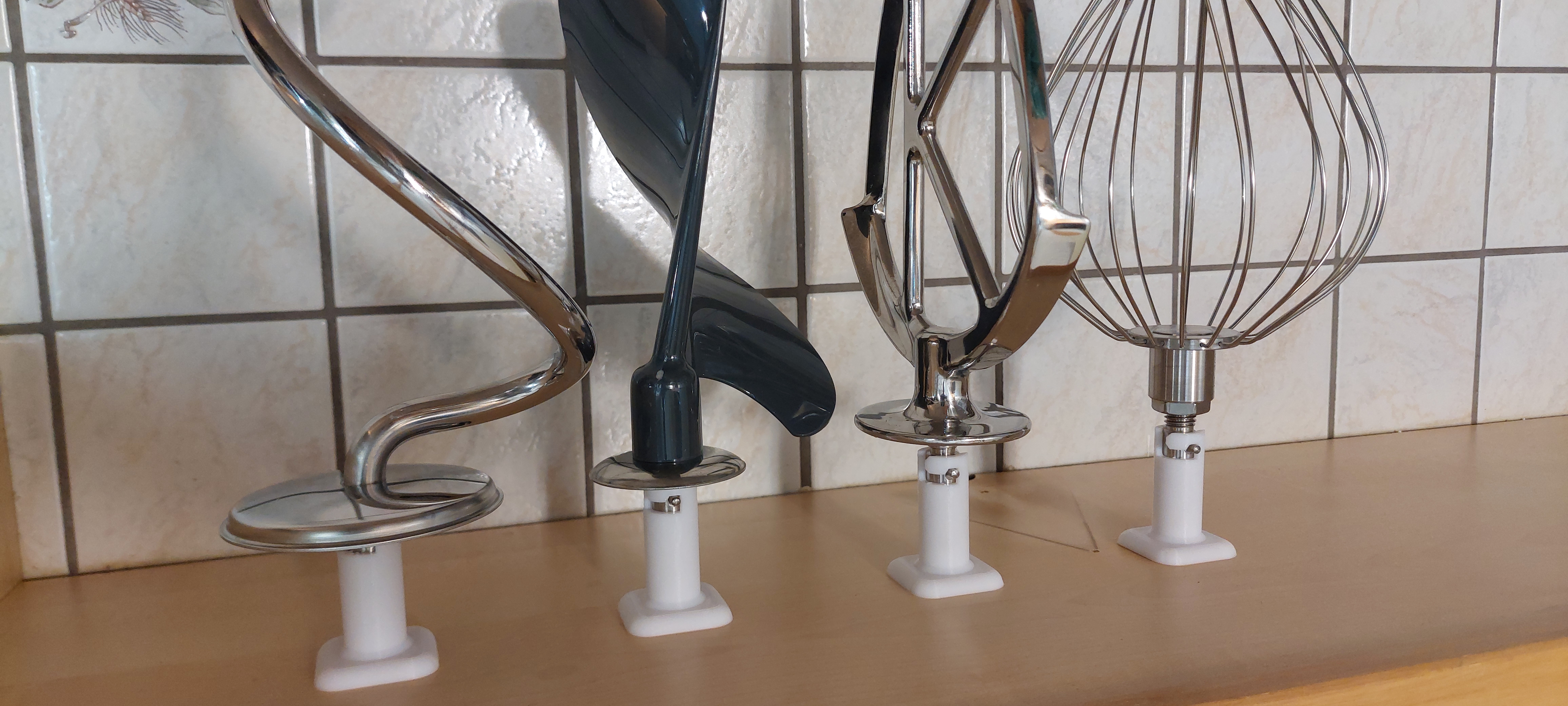 Halter für Kenwood Küchenmaschine Zubehör – 3D-gedruckt, Wunschfarbe, Wandmontage, stabil